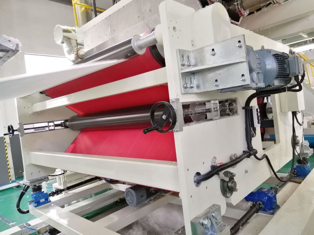Vertically Down Melt Blown Fabric Machine Keeping Stabilize Product Quality white and blue