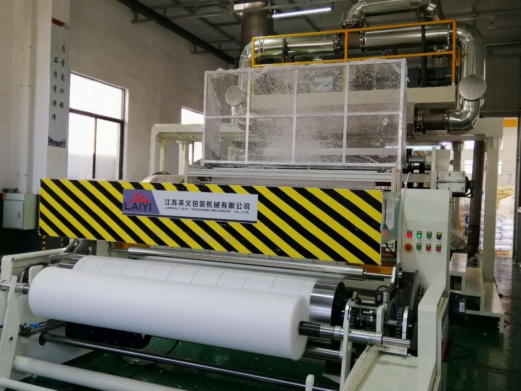 Melt Spray Fabric / Melt Blown Fabric Machine , Non Woven Fabric Manufacturing Plant single screw whithe and blue,