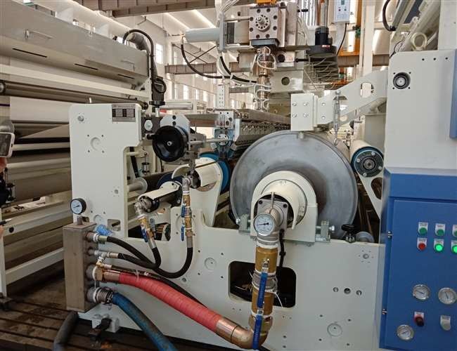 Paper - Plastic Packaging Paper Automatic Laminating Machine With Rapid Cooling System In White And Blue