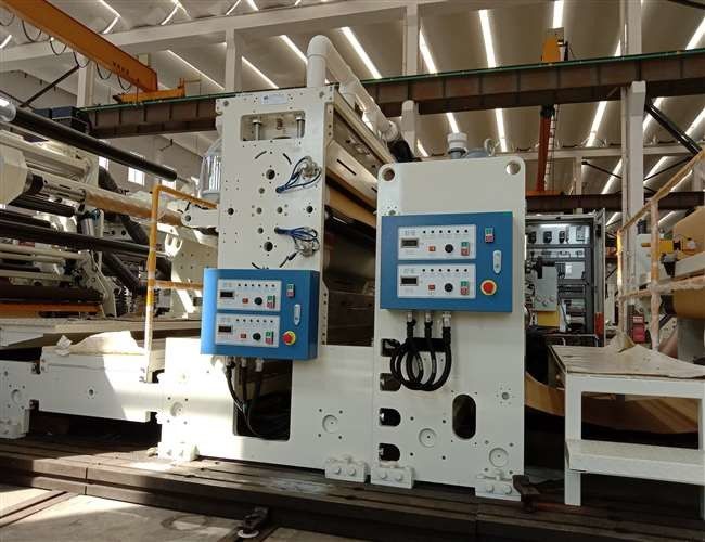 Paper - Plastic Packaging Paper Automatic Laminating Machine With Rapid Cooling System In White And Blue