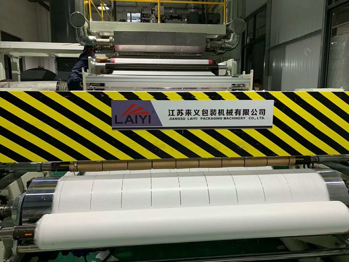Vertically Down Melt Blown Fabric Machine Keeping Stabilize Product Quality white and blue 1